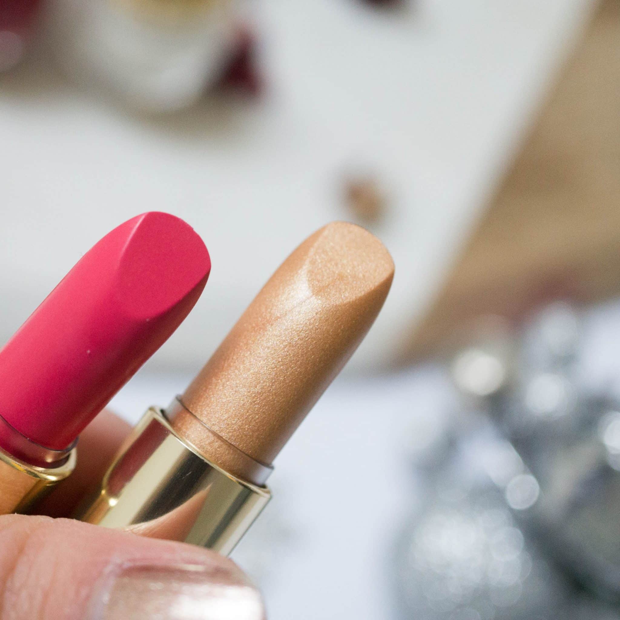 Splendor: Why all of the pink lipstick, women? 1