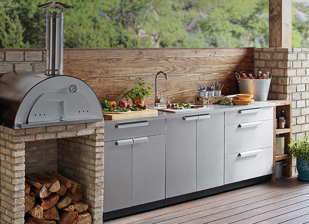 TIPS FOR DESIGNING AN AWESOME OUTDOOR KITCHEN 1